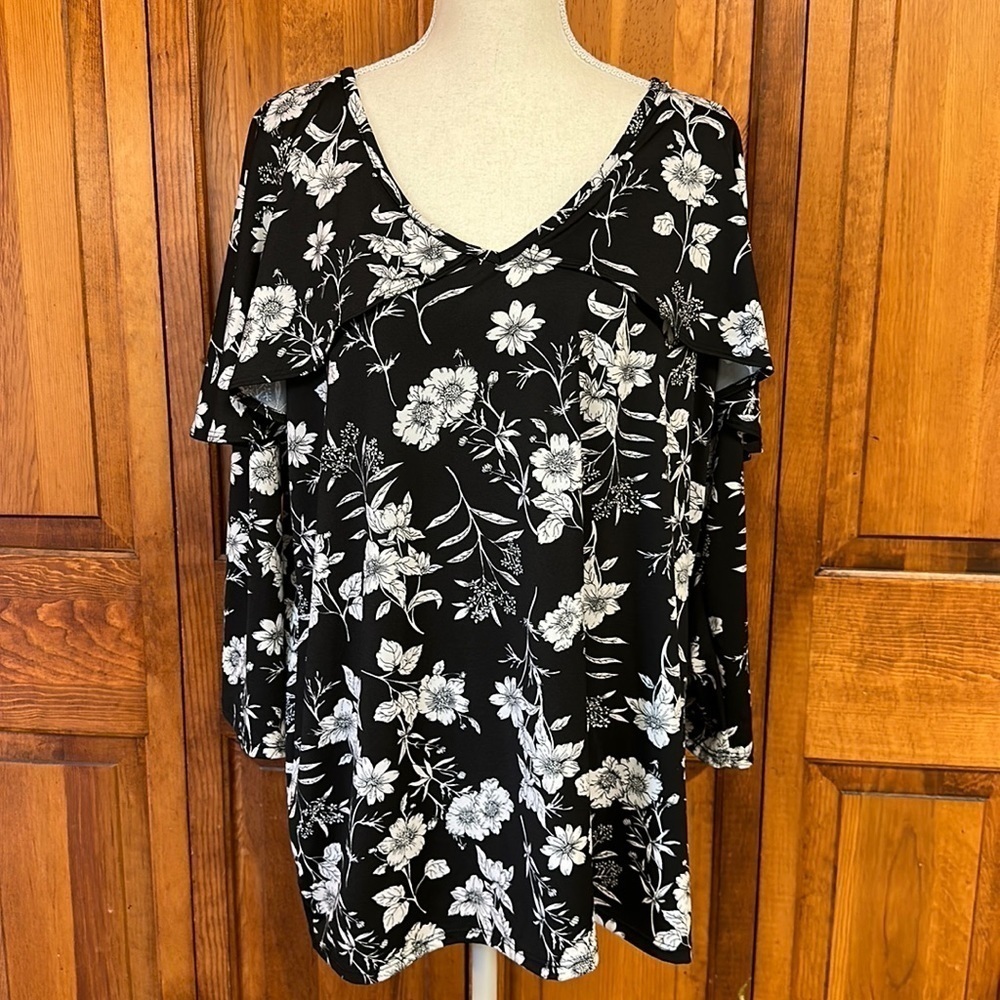 Bleeker & McDougal Vneck Layered Short Bell Sleeve Wrist Length Sleeve Floral 1X
